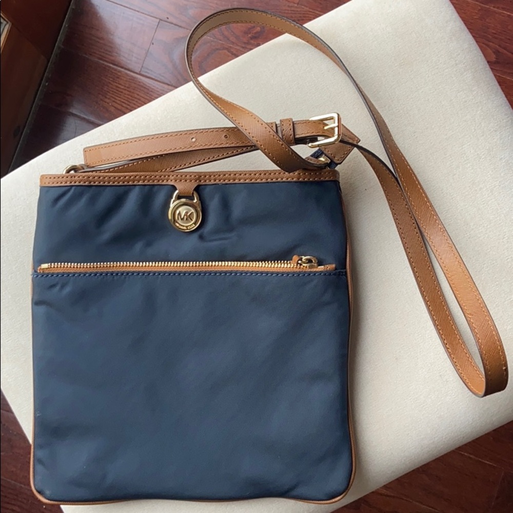 Like new! Michael Kors Crossbody Bag